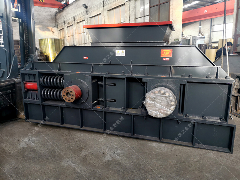 2PG1500x1000超大型對輥破碎制砂機發貨 發往陜西