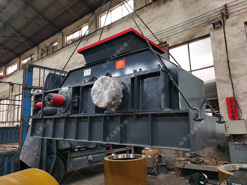 大型對輥破碎機發貨圖片_發往新疆_石英石制沙