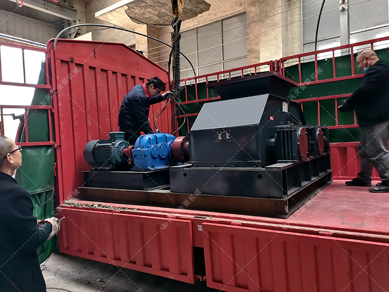 2PG800x600對(duì)輥破碎機(jī)發(fā)貨圖片_發(fā)往廣東連州_破碎石英石