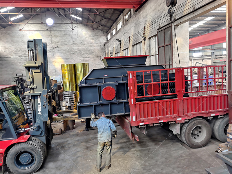 2PG1508大型對輥破碎機發(fā)貨圖片_發(fā)往廣東清遠(yuǎn)_破碎石英砂